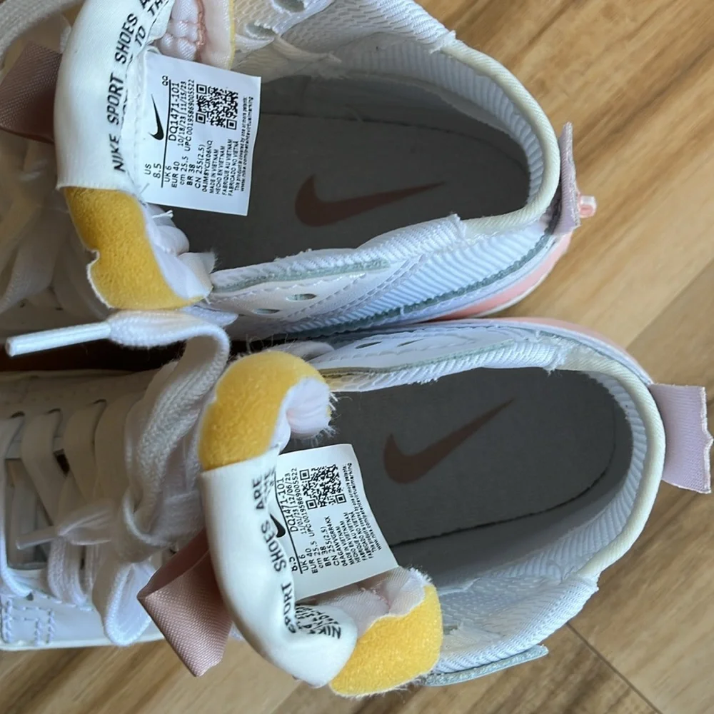 Nike Leather‎ High Top Pink And White NWOT Women’s US 8.5 UK 6